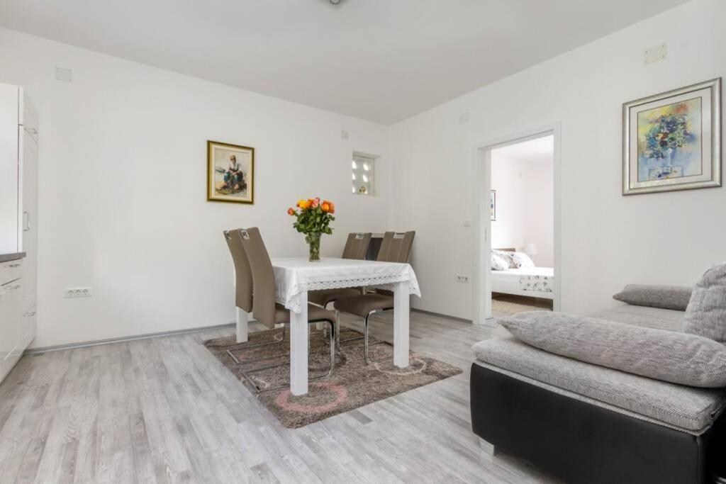 Apartman Buki **** Split Exterior photo